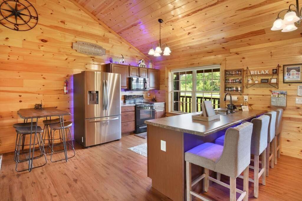 Enchanted Forest Cabin And Teepee! Lights & Laser Show! Private Hot Tub! Unique Stay! Sevierville Buitenkant foto