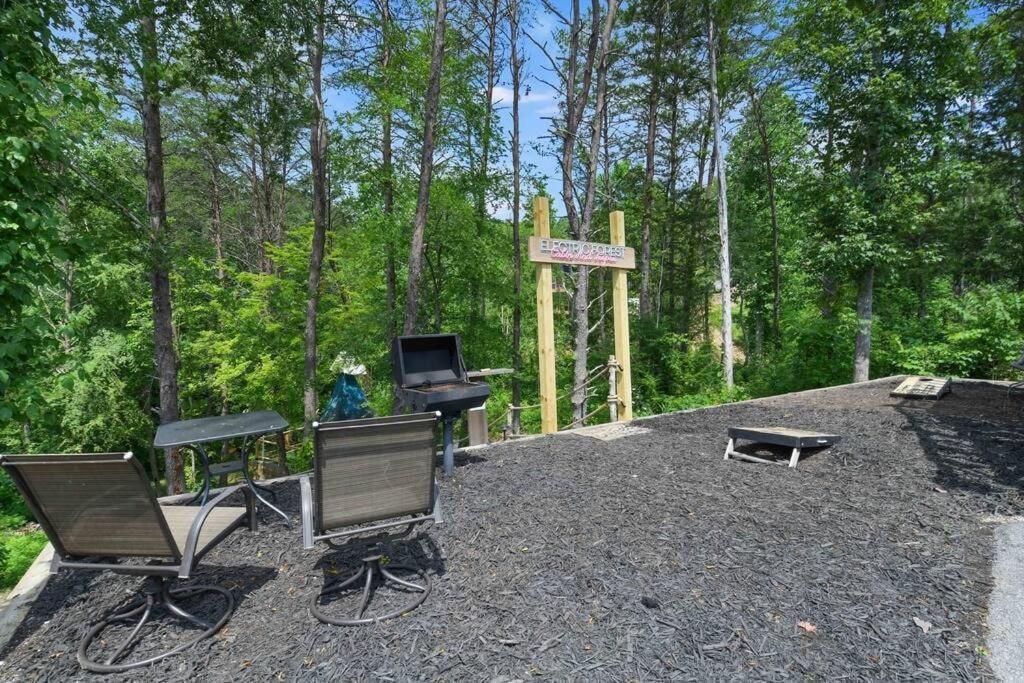 Enchanted Forest Cabin And Teepee! Lights & Laser Show! Private Hot Tub! Unique Stay! Sevierville Buitenkant foto
