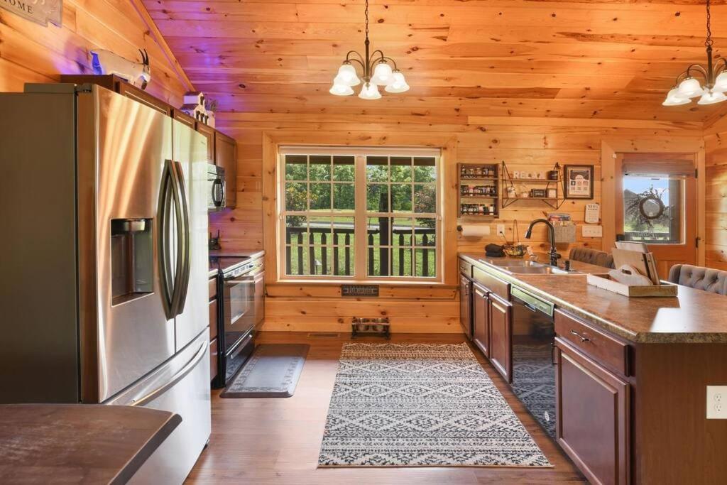 Enchanted Forest Cabin And Teepee! Lights & Laser Show! Private Hot Tub! Unique Stay! Sevierville Buitenkant foto