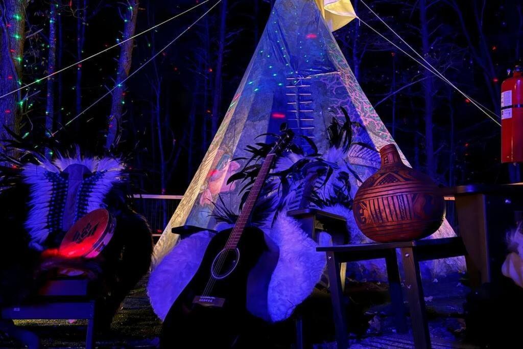 Enchanted Forest Cabin And Teepee! Lights & Laser Show! Private Hot Tub! Unique Stay! Sevierville Buitenkant foto