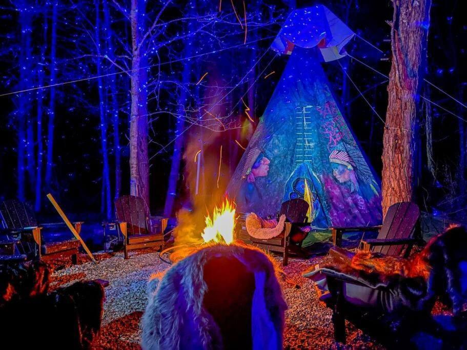 Enchanted Forest Cabin And Teepee! Lights & Laser Show! Private Hot Tub! Unique Stay! Sevierville Buitenkant foto