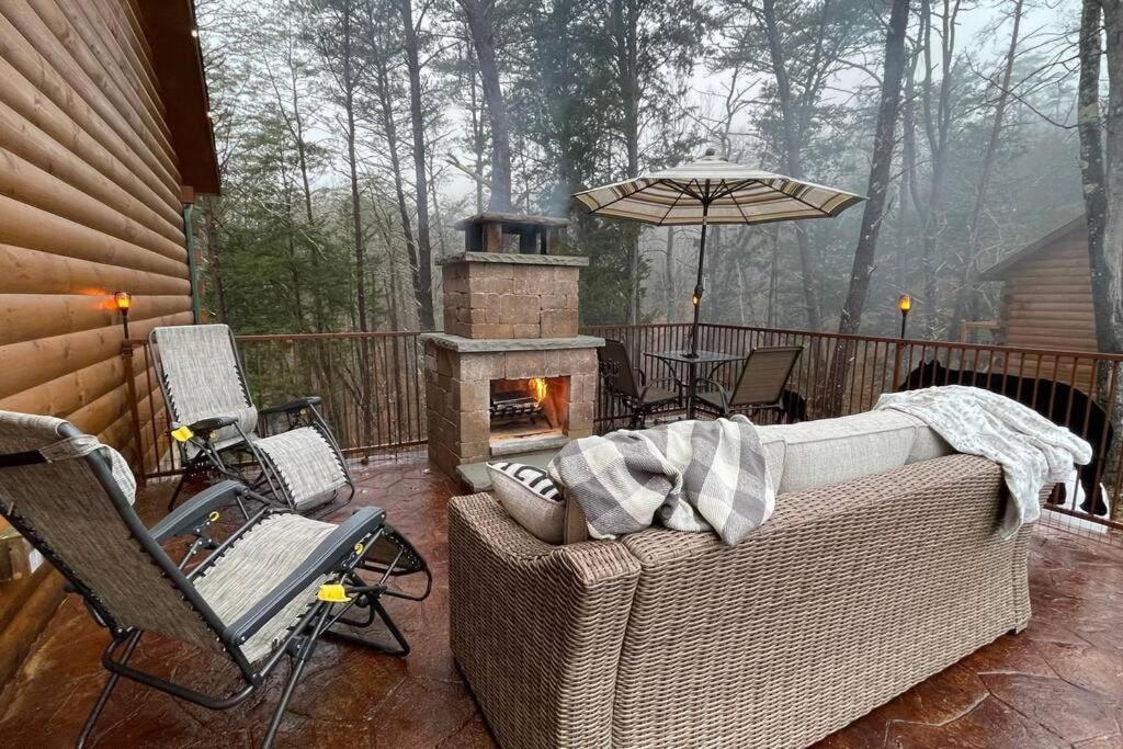 Enchanted Forest Cabin And Teepee! Lights & Laser Show! Private Hot Tub! Unique Stay! Sevierville Buitenkant foto