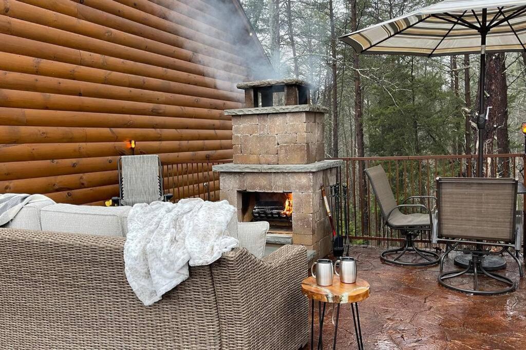 Enchanted Forest Cabin And Teepee! Lights & Laser Show! Private Hot Tub! Unique Stay! Sevierville Buitenkant foto