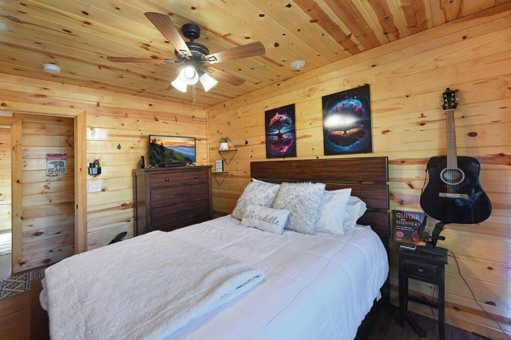 Enchanted Forest Cabin And Teepee! Lights & Laser Show! Private Hot Tub! Unique Stay! Sevierville Buitenkant foto