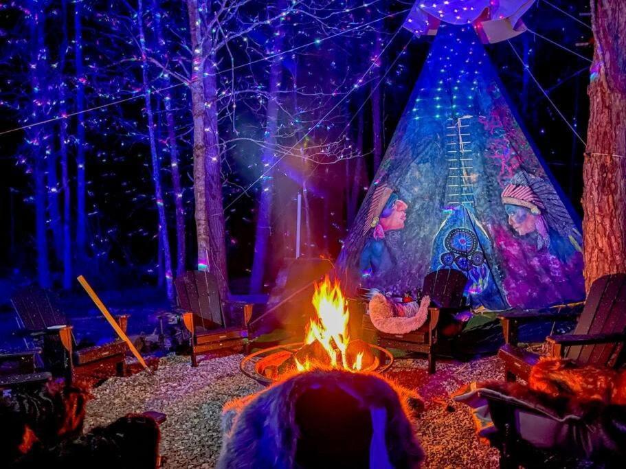 Enchanted Forest Cabin And Teepee! Lights & Laser Show! Private Hot Tub! Unique Stay! Sevierville Buitenkant foto