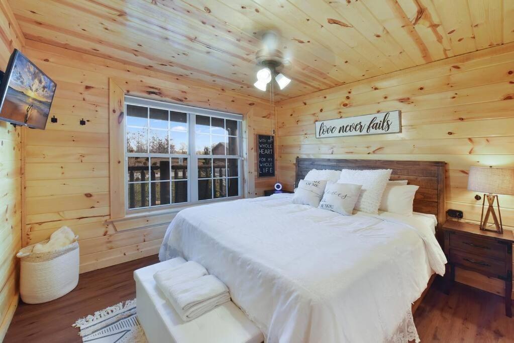 Enchanted Forest Cabin And Teepee! Lights & Laser Show! Private Hot Tub! Unique Stay! Sevierville Buitenkant foto
