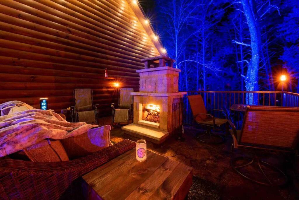 Enchanted Forest Cabin And Teepee! Lights & Laser Show! Private Hot Tub! Unique Stay! Sevierville Buitenkant foto