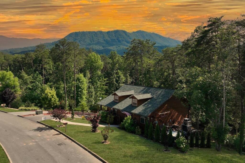 Enchanted Forest Cabin And Teepee! Lights & Laser Show! Private Hot Tub! Unique Stay! Sevierville Buitenkant foto